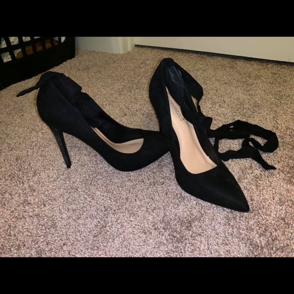 Shoe dazzle heels